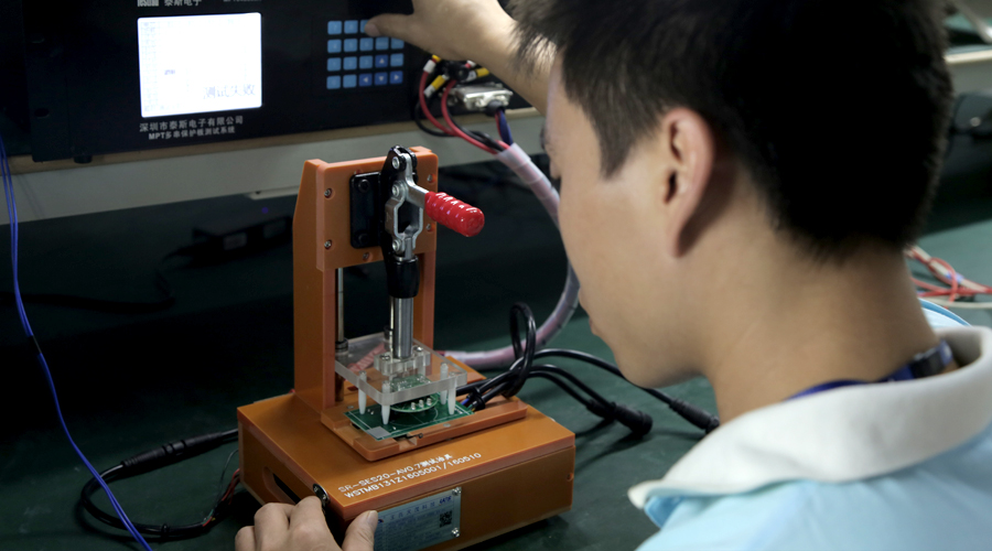 源碼匠心良品，點(diǎn)亮智慧之路——深圳源碼太陽能智慧路燈